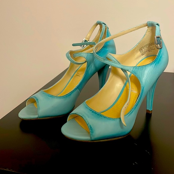 Rockport Shoes - I am selling blue Rockport heels. They are size 6.5, only worn once. Not for me.